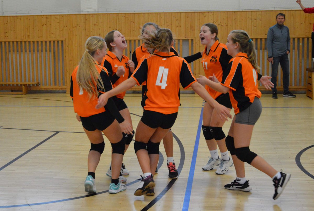 Volejbalový turnaj na ZŠ Slovan KM - dívky