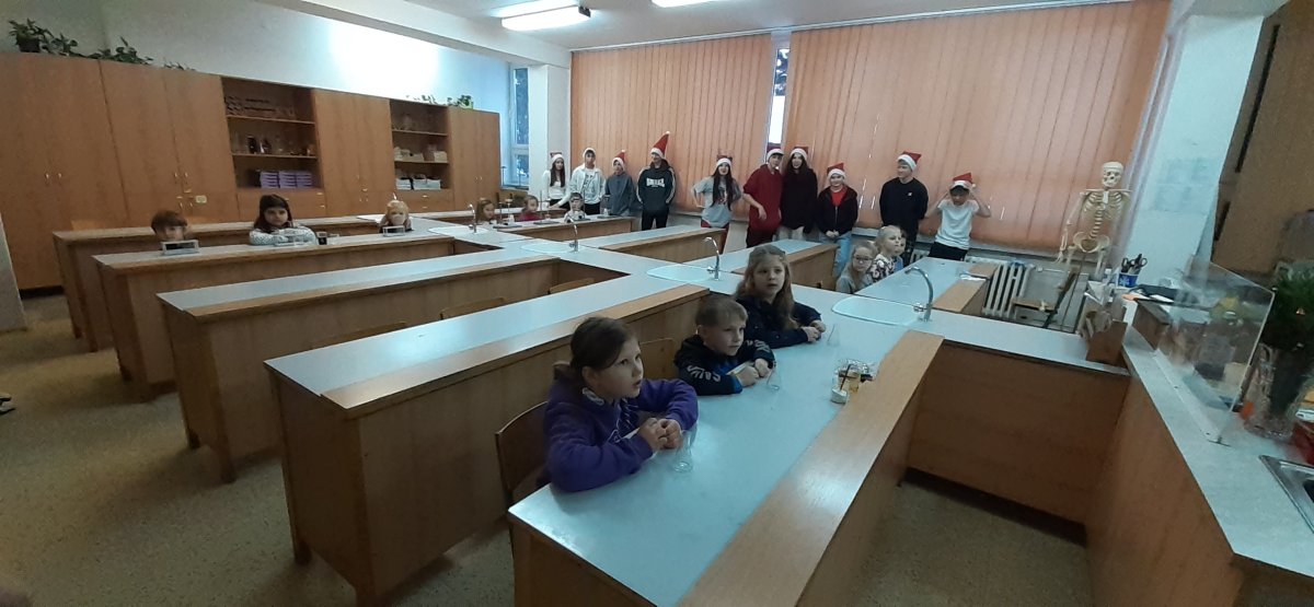 Vánoční čarování 1.B a 8.B