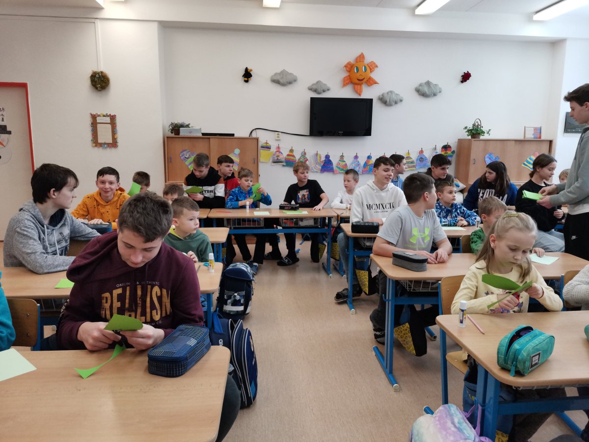 Tvoření s prvňáčky - 8.A a 1.A