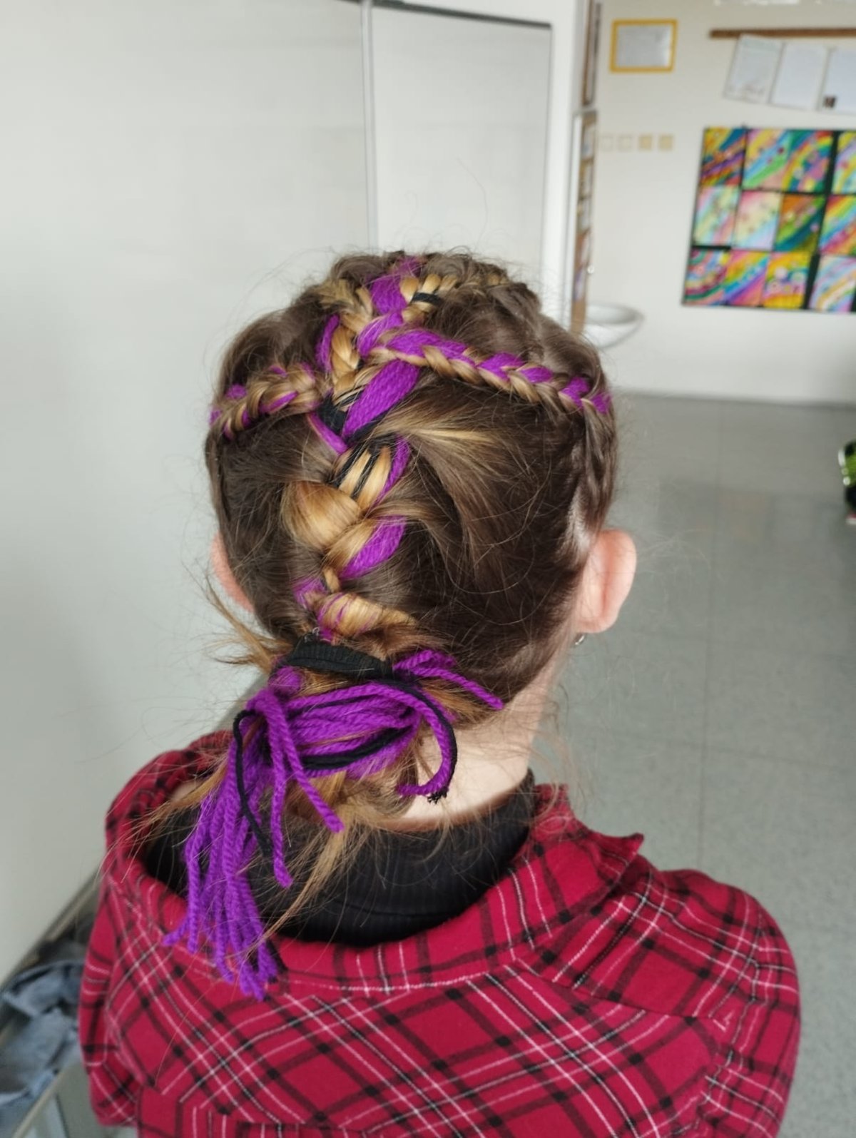 Vtipné a nápadité účesy zpestřily výuku