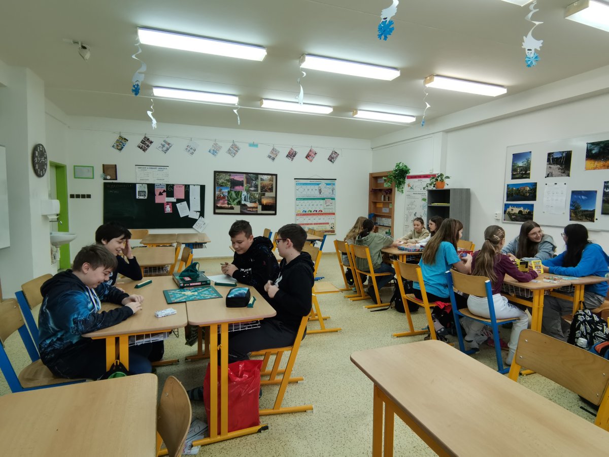 „Kdo si hraje, nezlobí.“