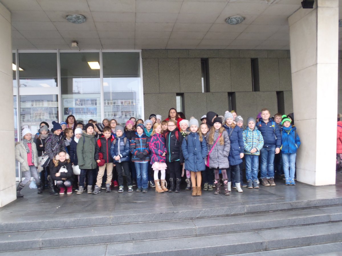 Čtvrťáci v divadle