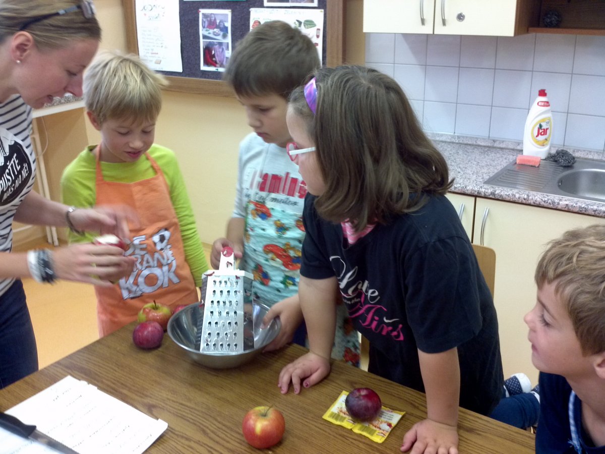 Jak děti z 2.A pekly štrúdl