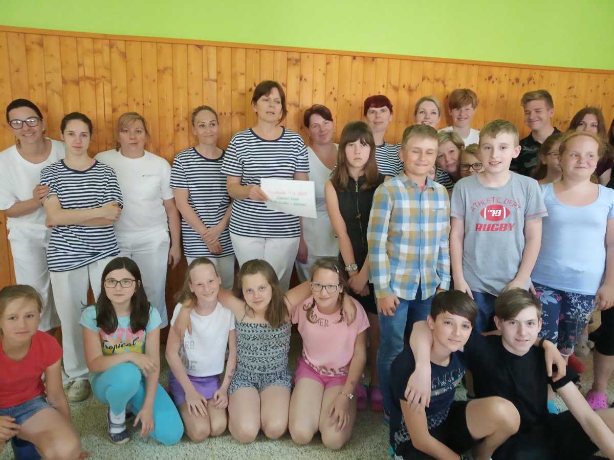 Poslední schůzka Jídelního klubu před prázdninami