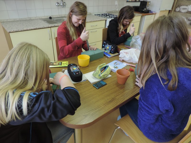 VÝROBA VÁNOČNÍCH SVÍCNŮ