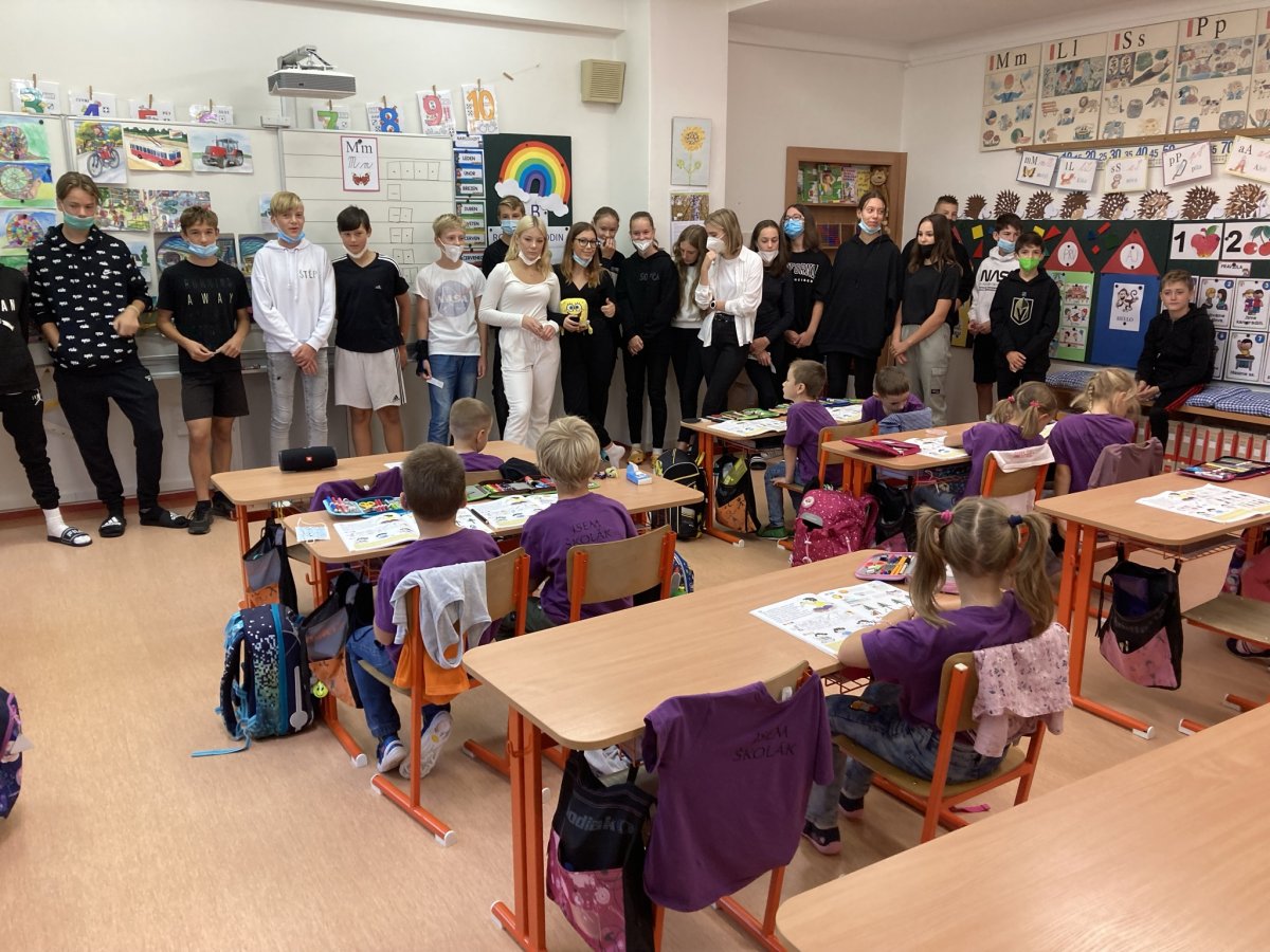 Třídy 1.B a 8.B - "Učíme se společně"